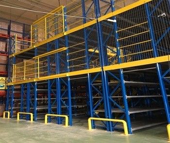Composto strutturale per il magazzinaggio ad alti livelli