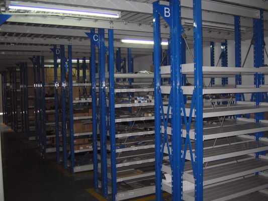 Sistemi di scaffalatura a superficie liscia per lo stoccaggio industriale