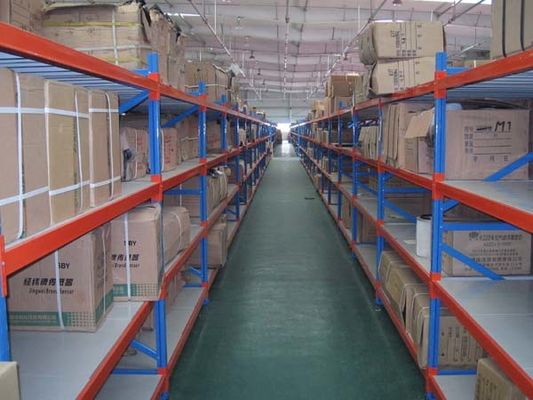 Sistema di scaffalatura per magazzini a lunghe lunghezza facile da assemblare