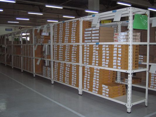 Rack angolari a fessure rivestiti in polvere per scaffalature leggere metalliche