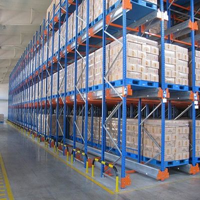 Sistema automatico di immagazzinamento di pallet assemblato liberamente