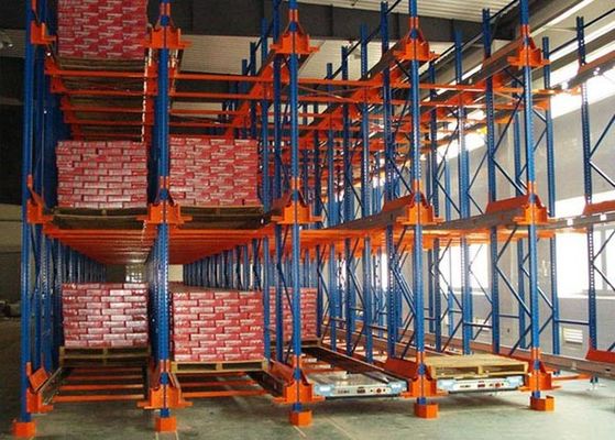 Sistema automatizzato di scaffalature per magazzini di acciaio