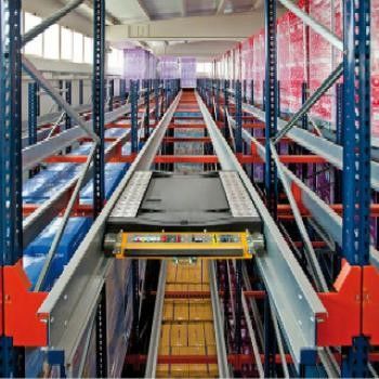 Sistema di racking di pallet radio-shuttle per magazzino